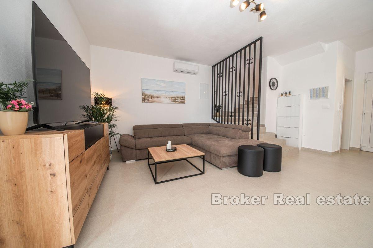 Novoizgrađena kuća s bazenom