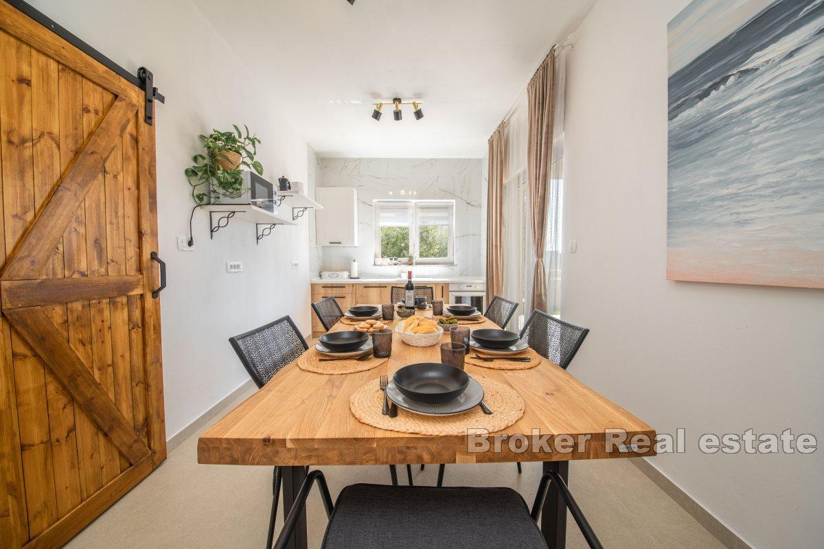 Nybygd hus med svømmebasseng