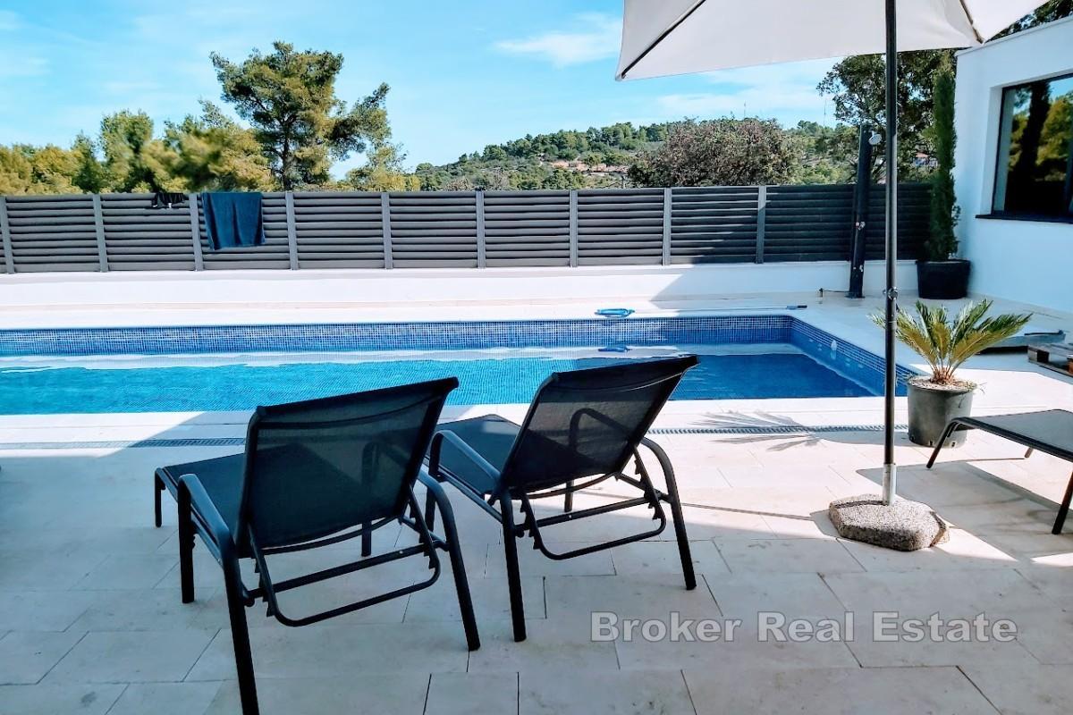 Neu gebaute Villa mit Meerblick
