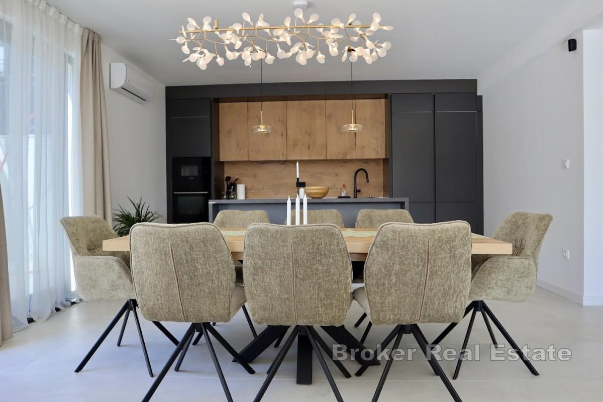 Neu gebaute Villa mit Meerblick