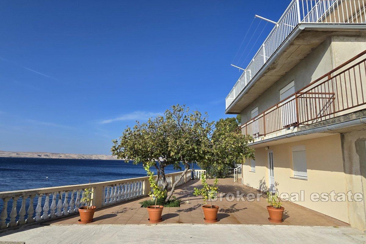 Maison dans un endroit unique en bord de mer