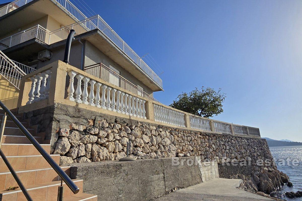 Maison dans un endroit unique en bord de mer