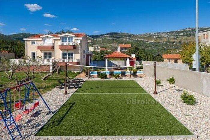 Kastela - moderne, fullt møblert villa