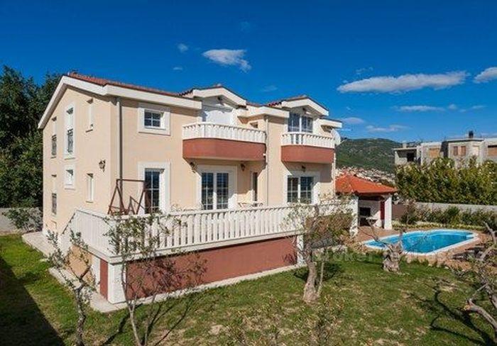Kastela - moderne, fullt møblert villa