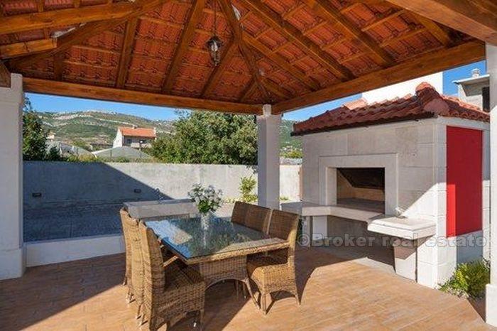 Kastela - moderne, fullt møblert villa