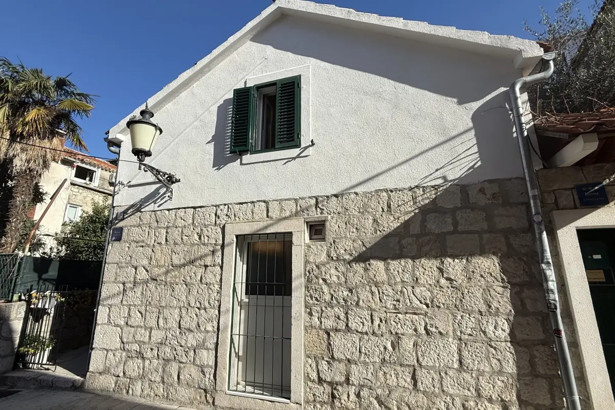 001-2018-94-Split-center-house-For-Sale