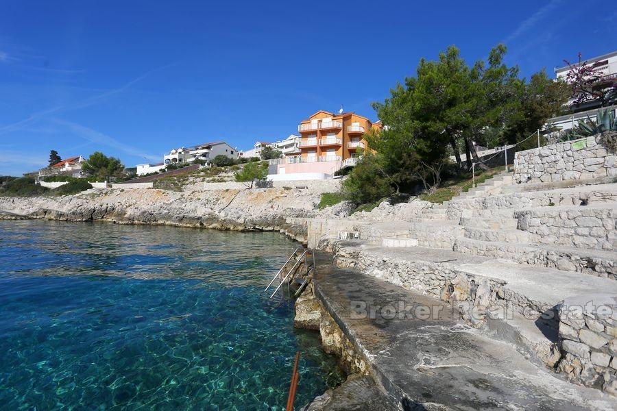 Ön Ciovo - Lägenhet hus med pool första raden mot havet