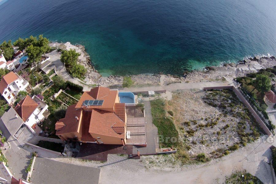 Wyspa Ciovo - Dom z apartamentami z basenem w pierwszym rzędzie do morza