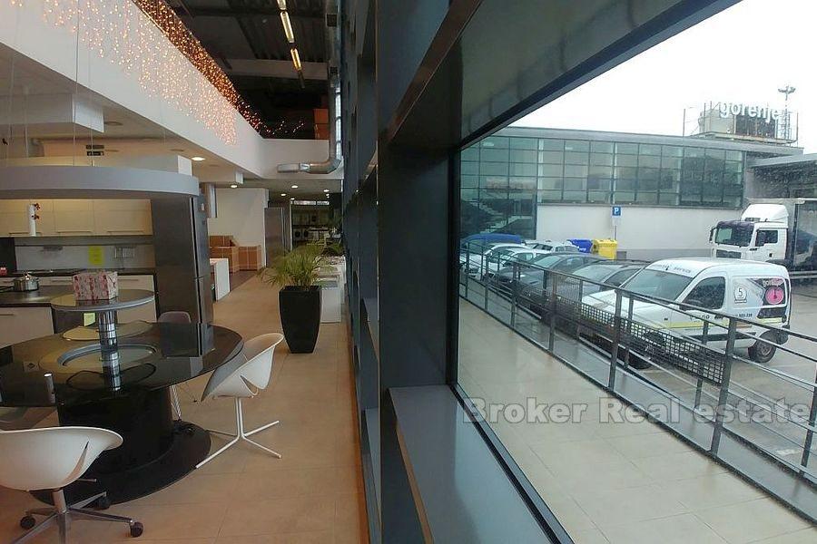 Split, forretningsbygg med lager