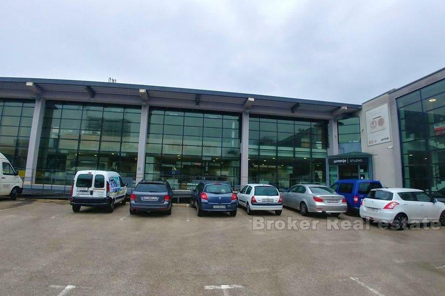 Split, forretningsbygg med lager