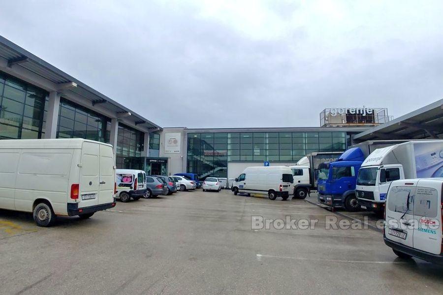 Split, forretningsbygg med lager