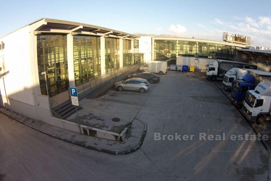 Split, forretningsbygg med lager