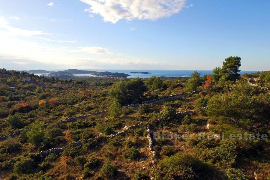 Rogoznica, byggnads tomt i ett lugnt läge