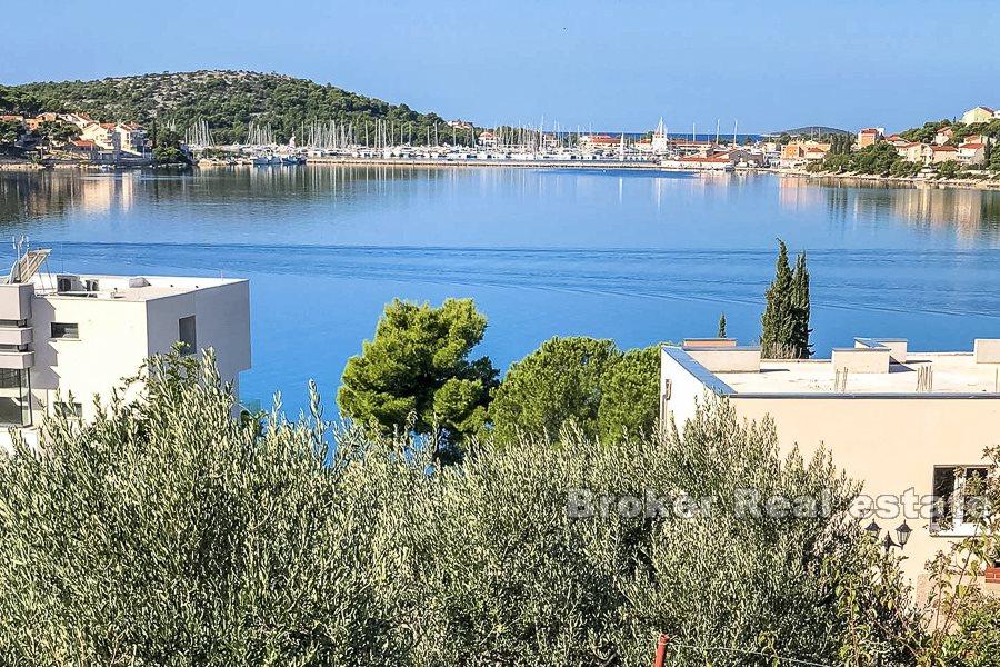 Rogoznica, dům s výhledem na moře