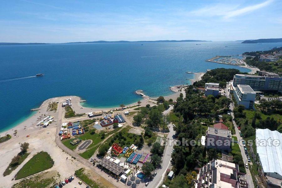 Split, Znjan, atraktivní nedokončený obchodní prostor