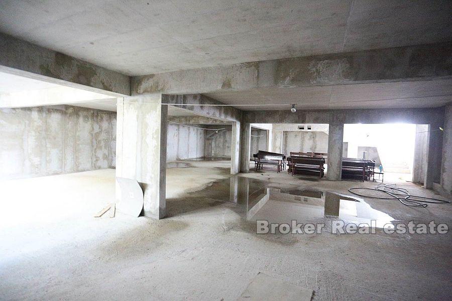 Split, Znjan, atrakcyjna niedokończona przestrzeń biznesowa