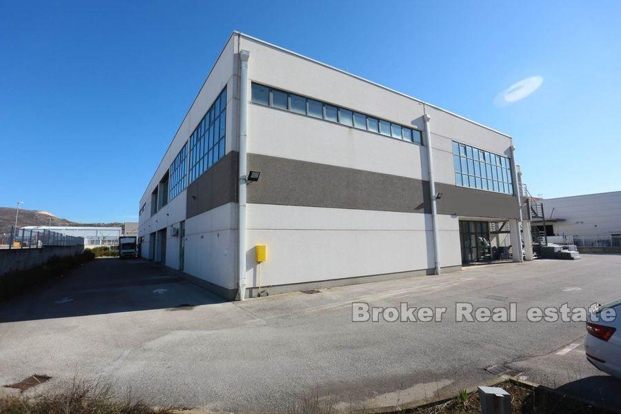 Blízko Splitu, výstavní a kancelářské budovy