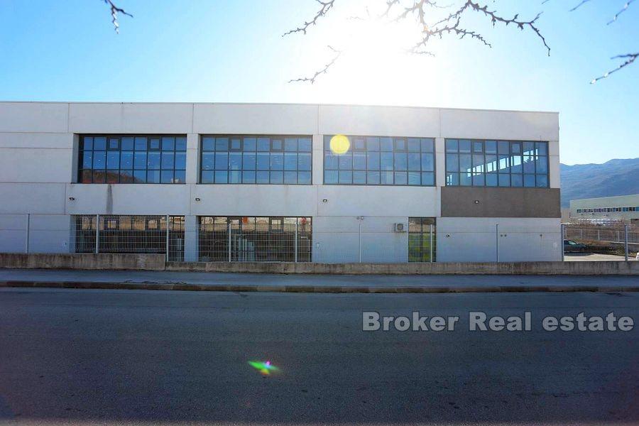 Près de Split, exposition et immeuble de bureaux