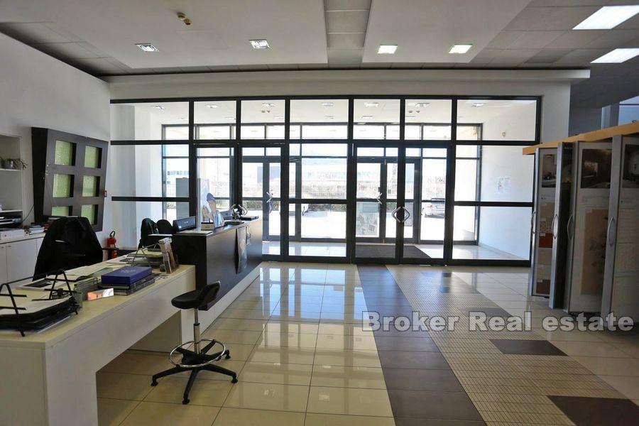 Près de Split, exposition et immeuble de bureaux