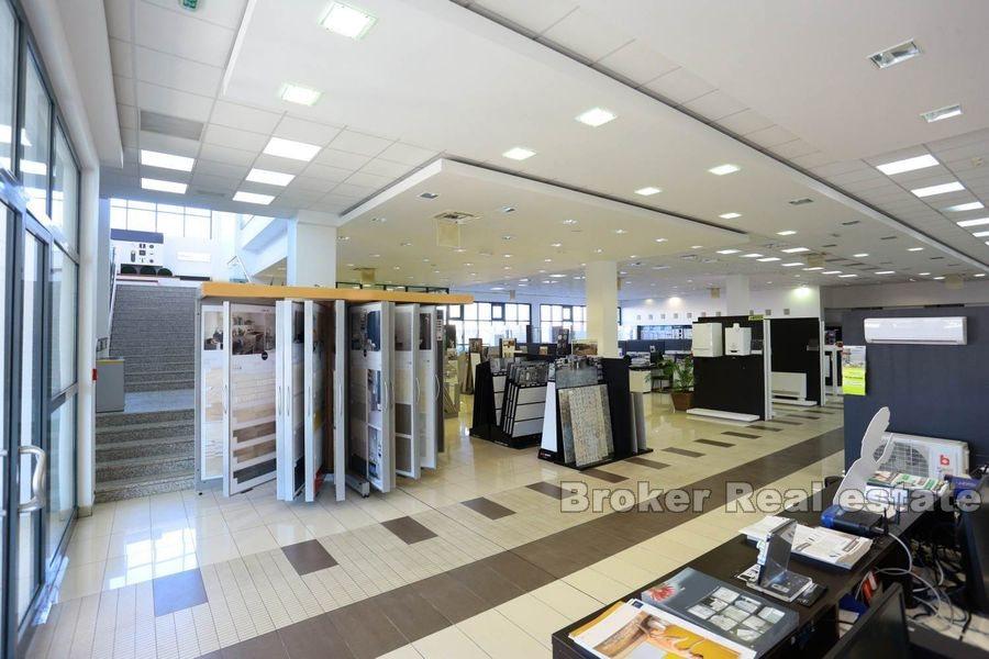 Près de Split, exposition et immeuble de bureaux