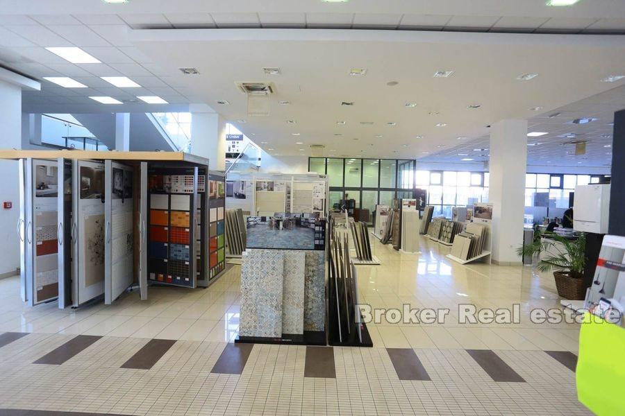 Près de Split, exposition et immeuble de bureaux