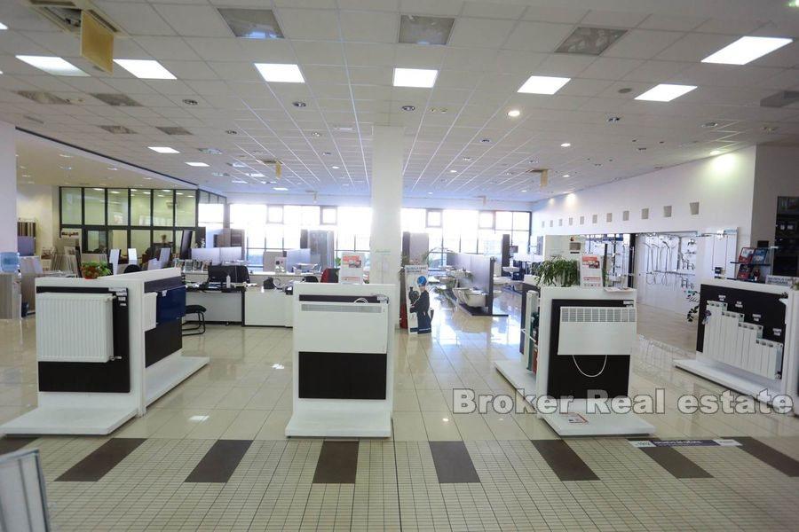 Près de Split, exposition et immeuble de bureaux