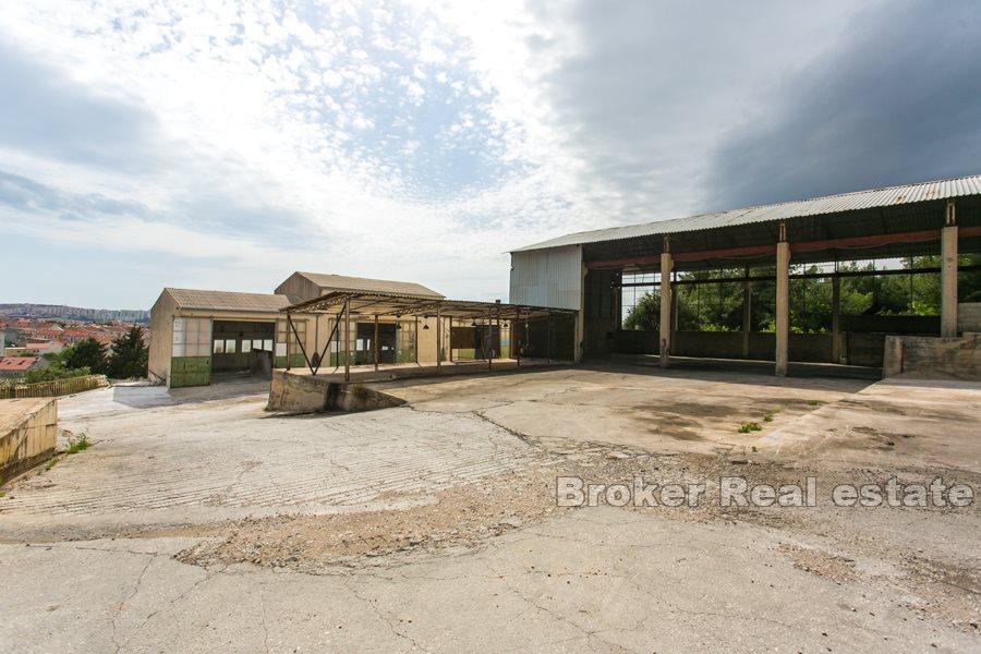 Blisko Splitu, powierzchnie magazynowe i hale produkcyjne