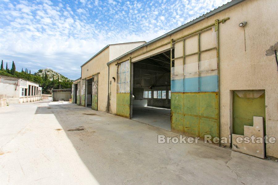 Blisko Splitu, powierzchnie magazynowe i hale produkcyjne