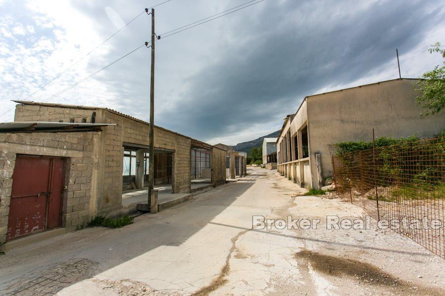 Blisko Splitu, powierzchnie magazynowe i hale produkcyjne