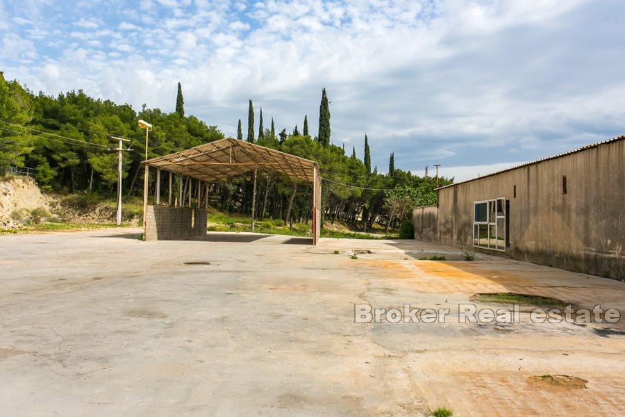 Blisko Splitu, powierzchnie magazynowe i hale produkcyjne