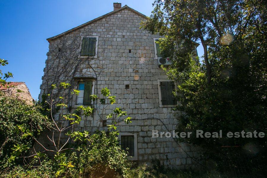 Kaštela, stara kamena dalmatinska kuća