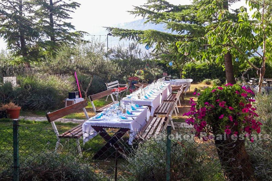 Split, sports and catering business complex