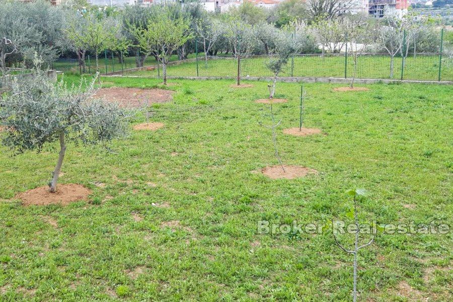 Split, sports and catering business complex