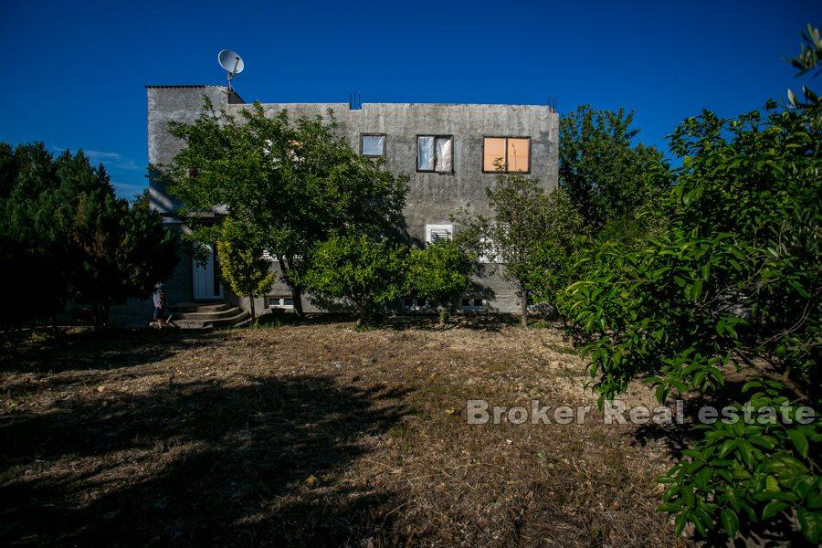 Nära Split, familjehus med havsutsikt