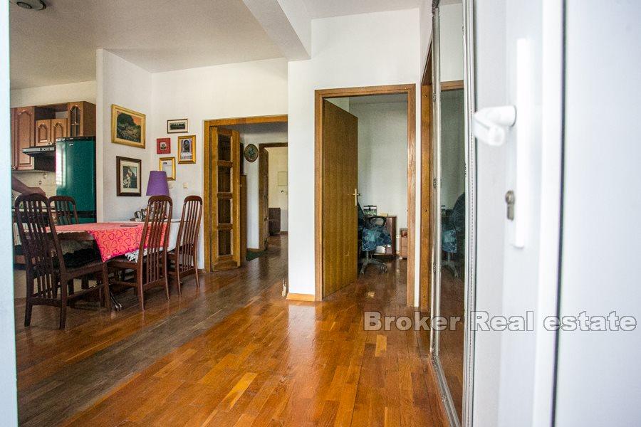 Nära Split, familjehus med havsutsikt