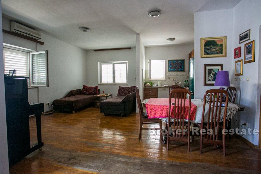 Nära Split, familjehus med havsutsikt