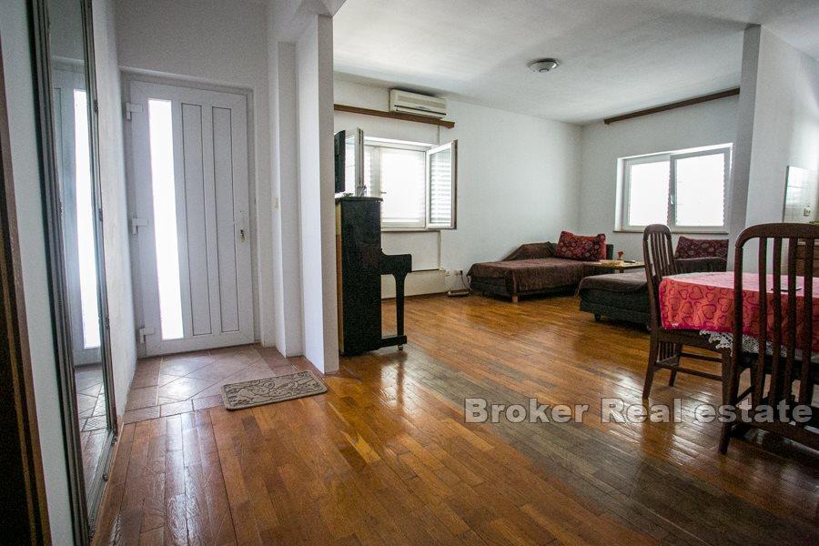 Nära Split, familjehus med havsutsikt