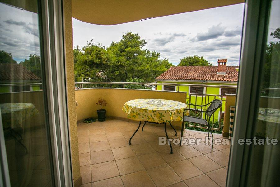 Île de Ciovo, appartement de deux chambres près d'une belle plage