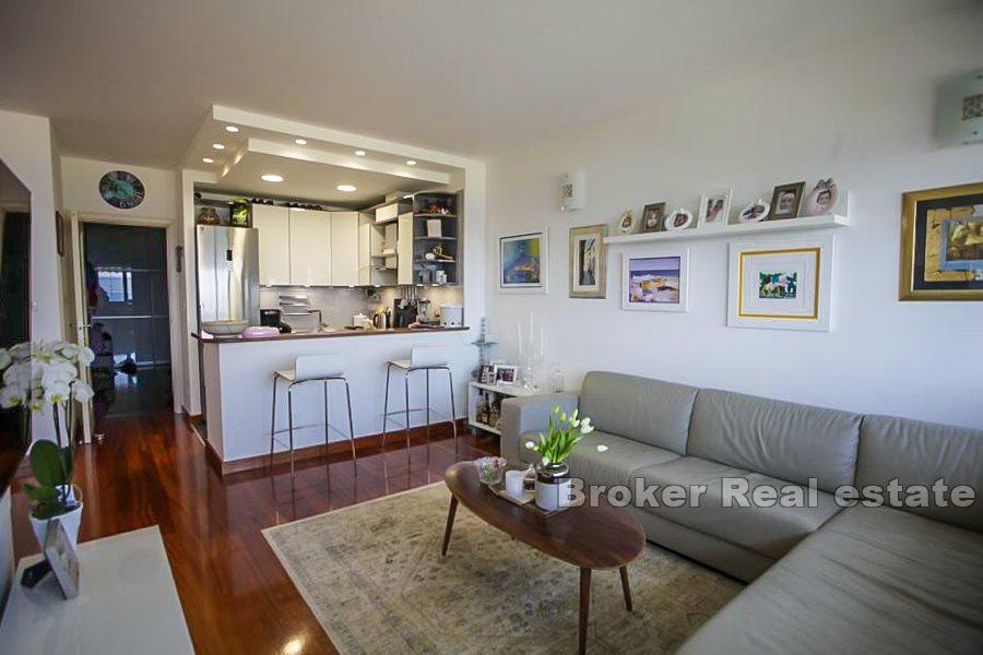 Сплит, Жнян, квартира с двумя спальнями, набережная