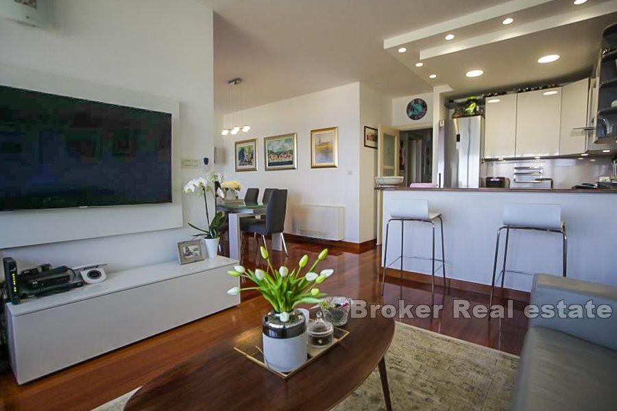 Сплит, Жнян, квартира с двумя спальнями, набережная