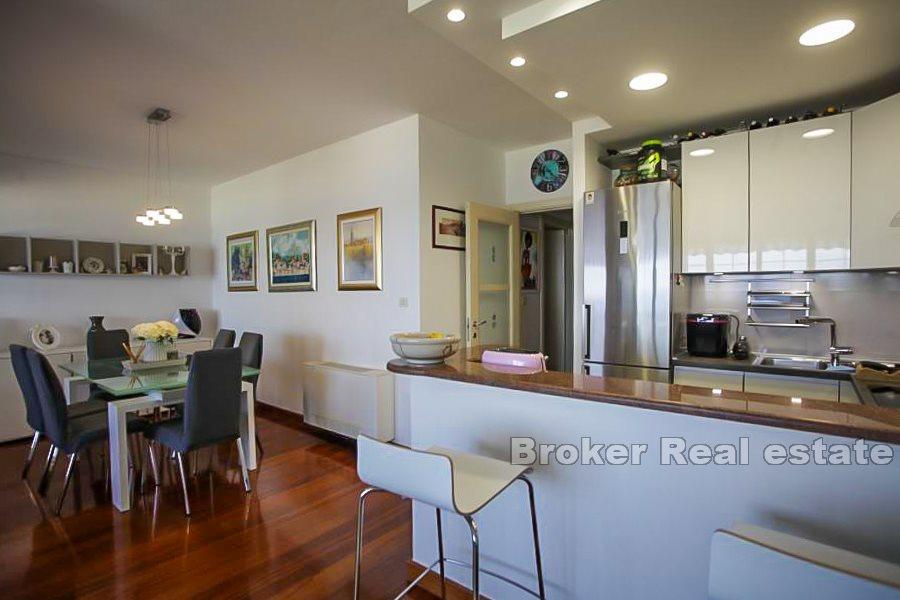 Сплит, Жнян, квартира с двумя спальнями, набережная