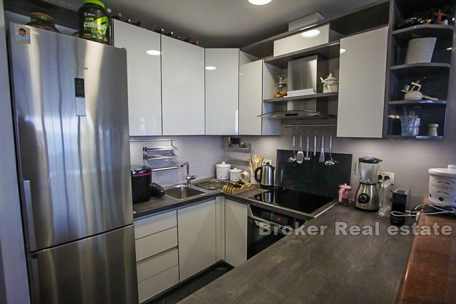 Сплит, Жнян, квартира с двумя спальнями, набережная