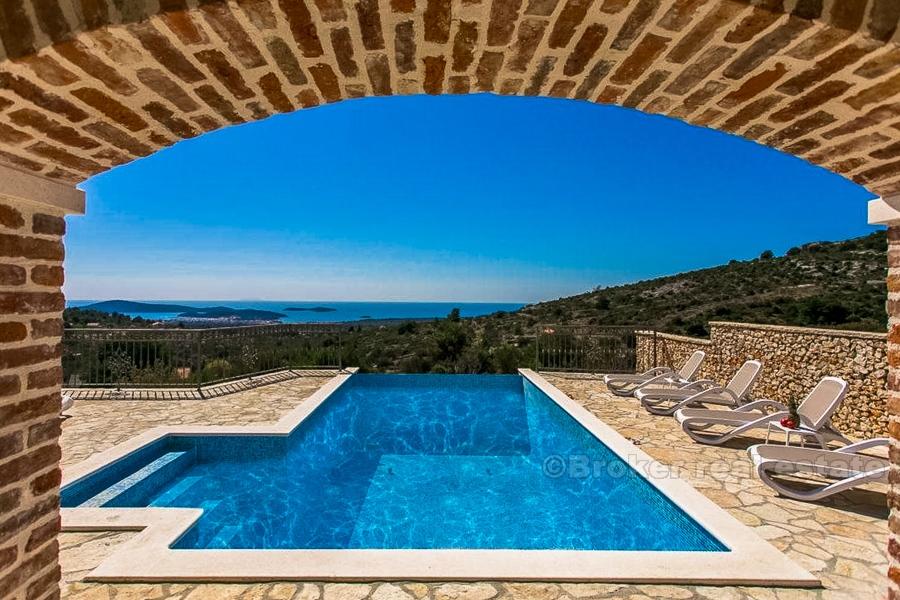 Rogoznica - Villa con piscina con una splendida vista