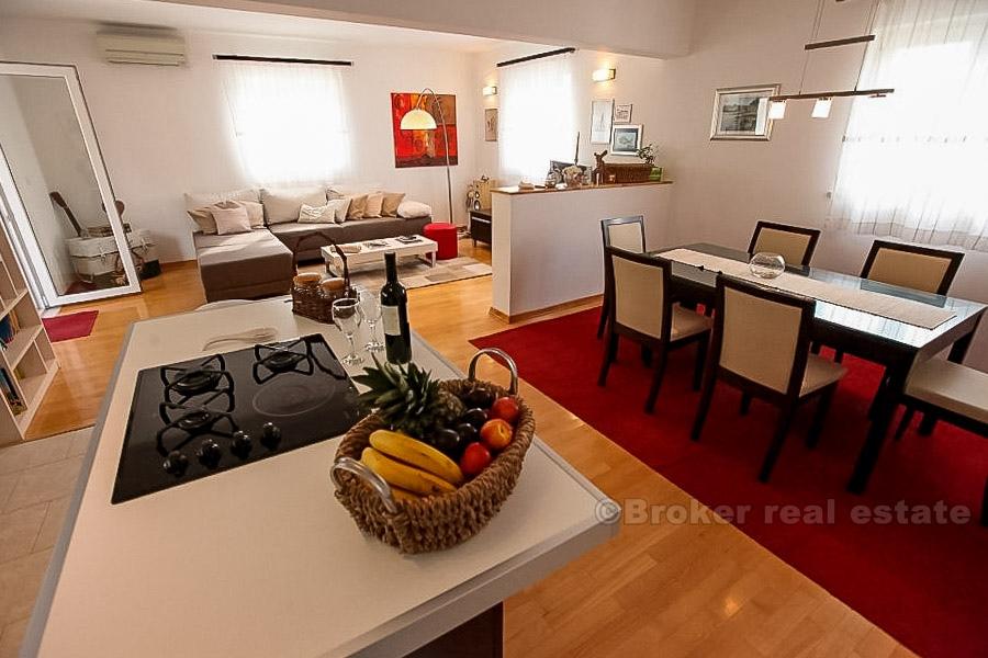 Split area - Maison individuelle avec piscine