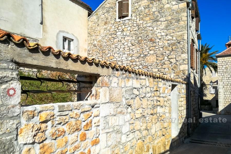 Vis - Renovert steinhus