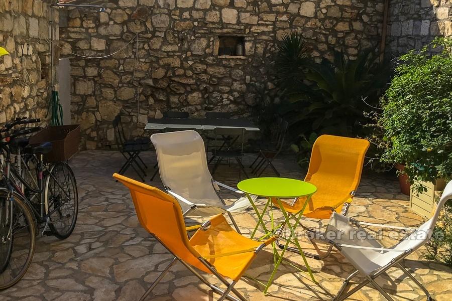 Vis - Renovert steinhus