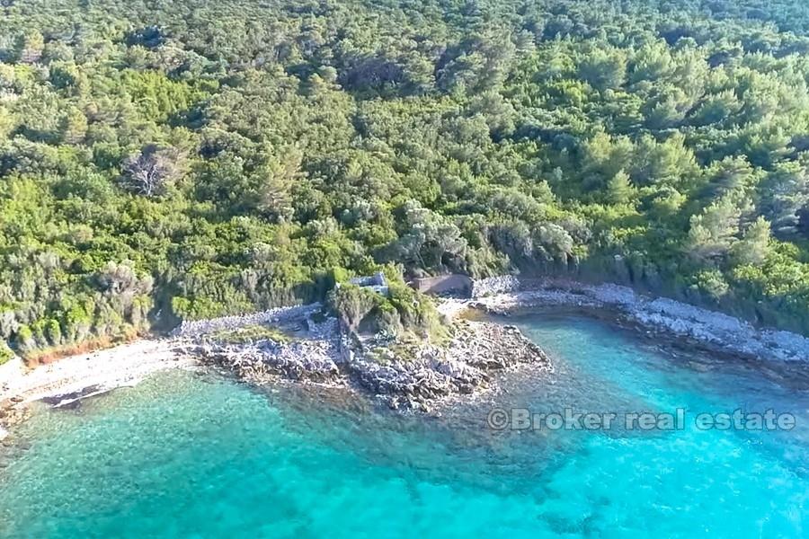 Hvar - Attractive land, in the first row to the sea