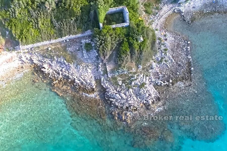 Hvar - Attractive land, in the first row to the sea