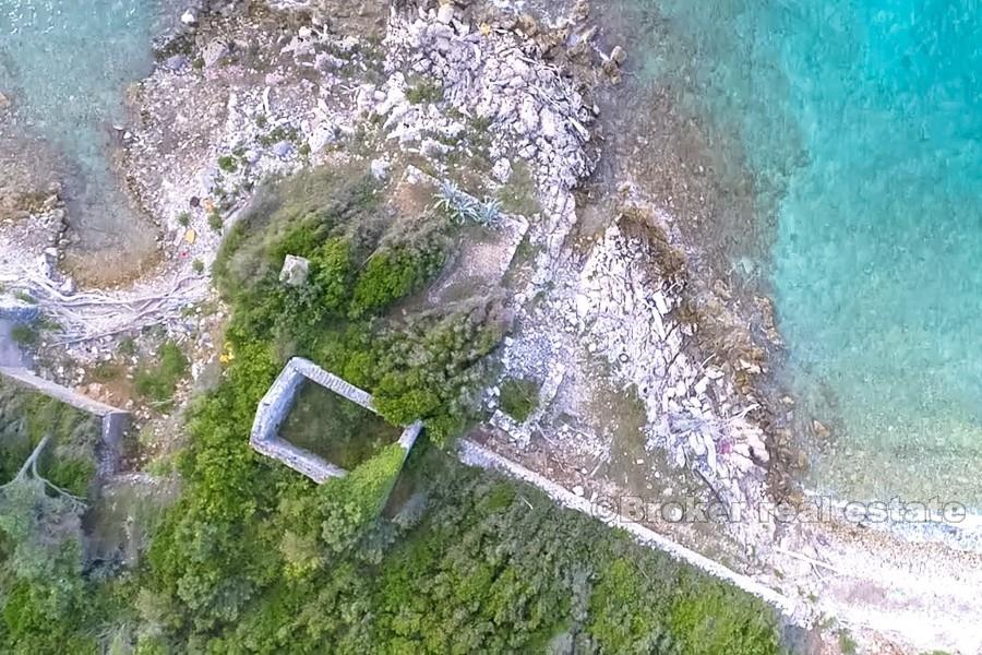 Hvar - Attractive land, in the first row to the sea