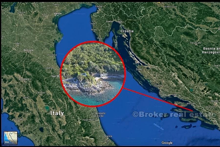 Hvar - Attractive land, in the first row to the sea